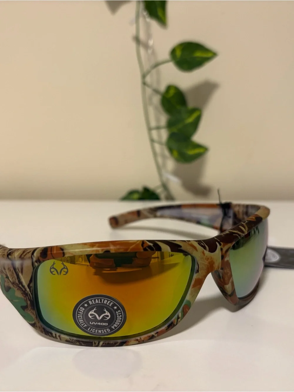 Realtree Camo Wrap Sunglasses with Green-Gold Mirrored Lenses